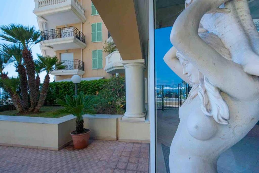 Superbe Studio Avec Terrasse En Front De Mer Μεντόν Εξωτερικό φωτογραφία