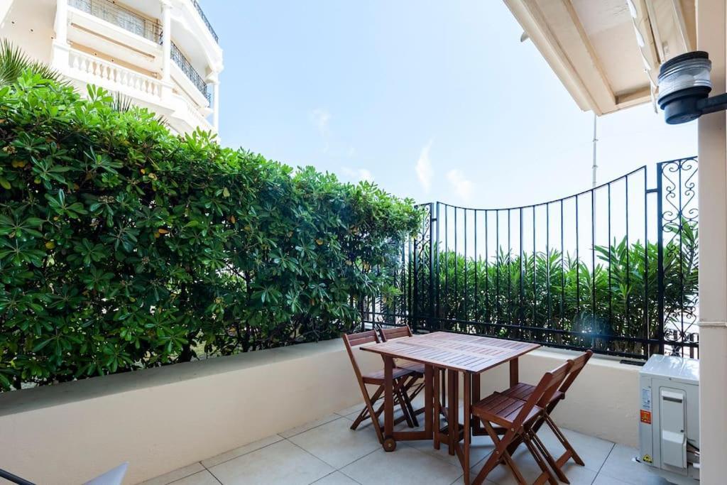 Superbe Studio Avec Terrasse En Front De Mer Μεντόν Εξωτερικό φωτογραφία